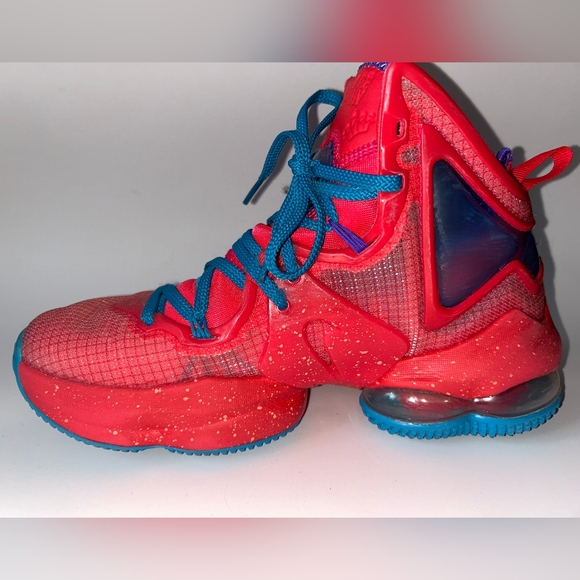 Nike LeBron 19 Basketball Shoes - Picture 1 of 9